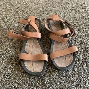 Women’s teva cabrillo sandal size 11